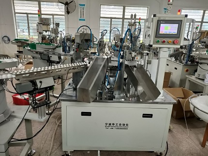 小香水全自动套罩插管组装机设备
